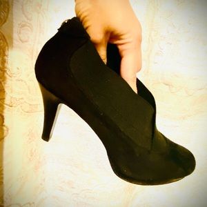 Anne Klein black suede heels